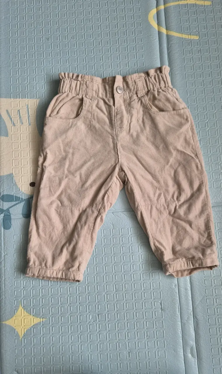 Pantalones de bebé beige talla 12 meses