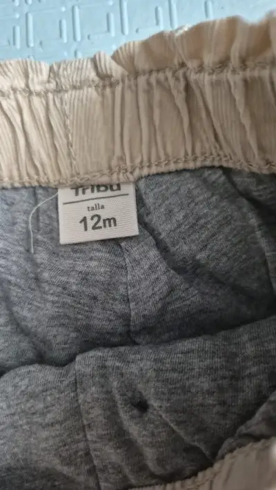 Pantalones de bebé beige talla 12 meses - miniatura 3