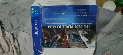 Consola PS4 con juegos y controles - miniatura 3