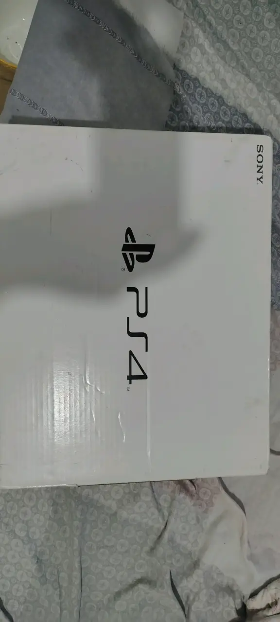 Consola PS4 con juegos y controles - 4