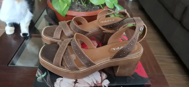 Sandalias de tacón marrón Zappa con hebilla - 2