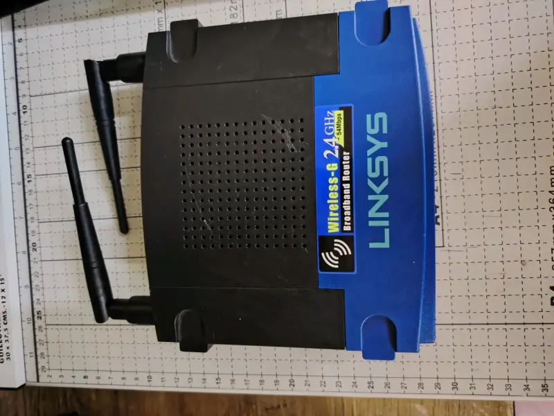 Router inalámbrico Linksys 2.4 GHz WRT54GL - 2