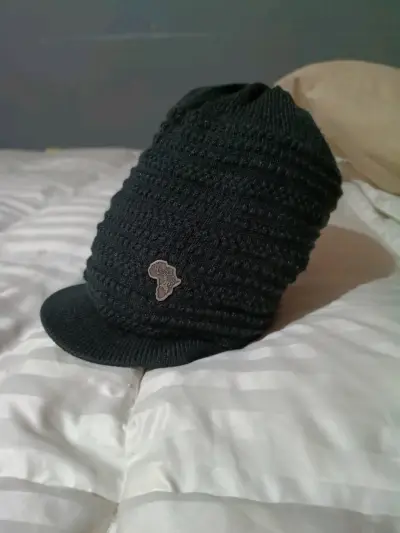 Gorros de lana con visera en varios colores - miniatura 3
