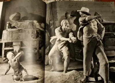 Libro 'El Patio de los Arriendos' Escultura en Arcilla - miniatura 6