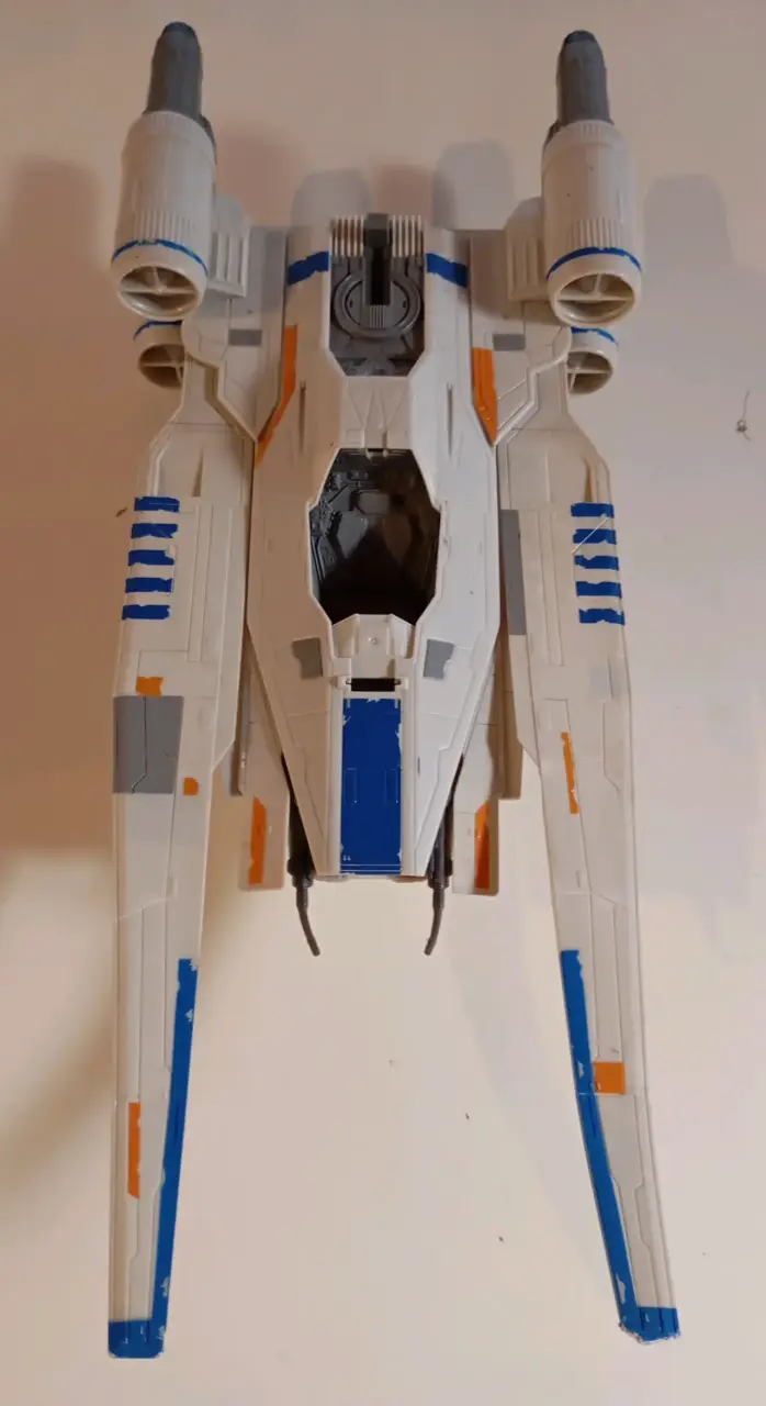 Nave espacial de juguete Star Wars con detalles - 1