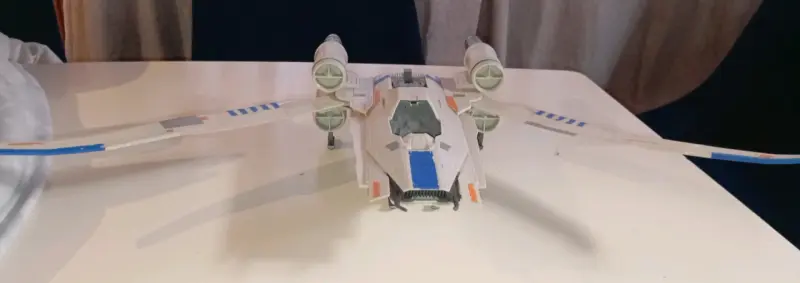 Nave espacial de juguete Star Wars con detalles - 2