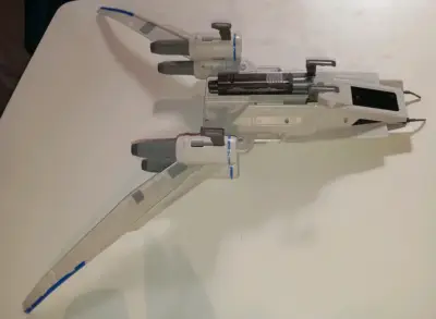 Nave espacial de juguete Star Wars con detalles - miniatura 3