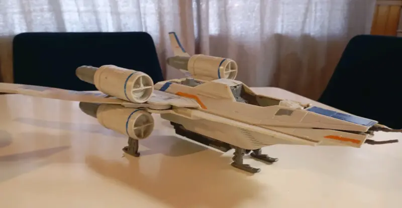 Nave espacial de juguete Star Wars con detalles - 4