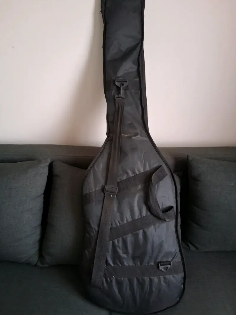 Bajo eléctrico Ibanez negro con funda - 2