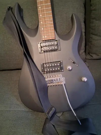 Guitarra eléctrica Cort X-1 negra con correa - miniatura 3