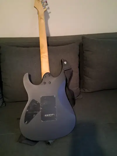 Guitarra eléctrica Cort X-1 negra con correa - miniatura 5