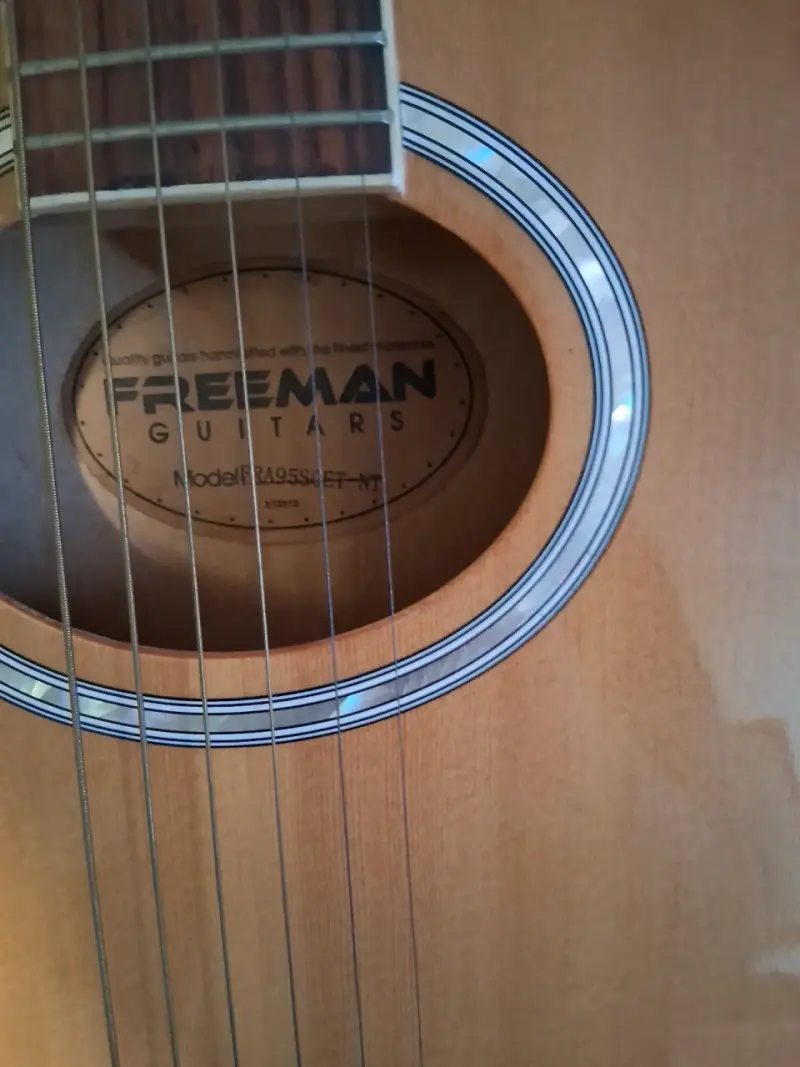 Guitarra acústica Freeman de madera natural - 6
