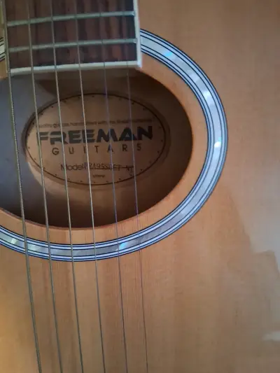 Guitarra acústica Freeman de madera natural - miniatura 6