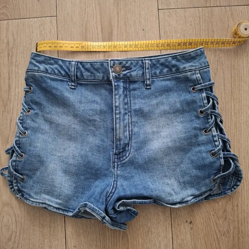 Shorts de mezclilla Forever 21 con cordones laterales - 1