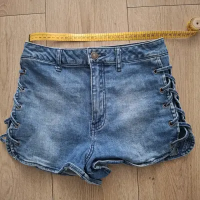 Shorts de mezclilla Forever 21 con cordones laterales - miniatura 1