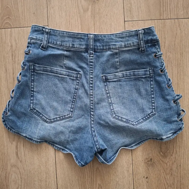 Shorts de mezclilla Forever 21 con cordones laterales - 2