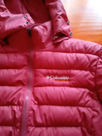 Chaqueta Columbia acolchada roja para invierno - miniatura 2