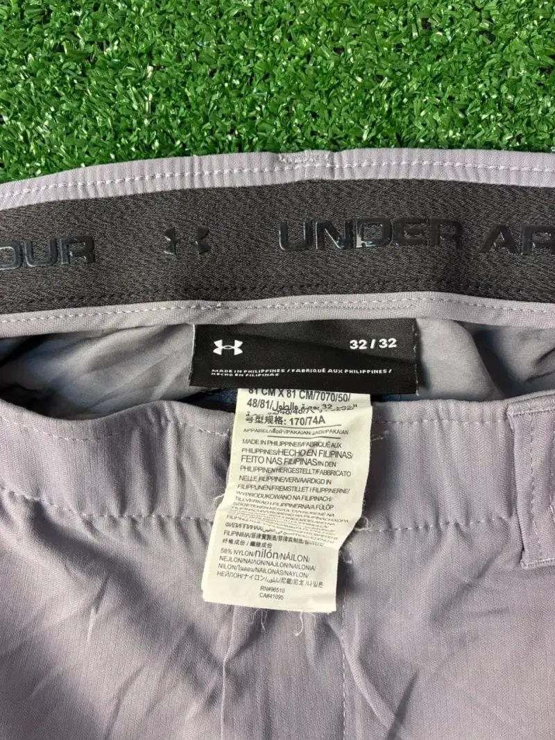 Pantalones cortos Under Armour grises talla 32 - 2