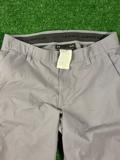 Pantalones cortos Under Armour grises talla 32 - miniatura 4