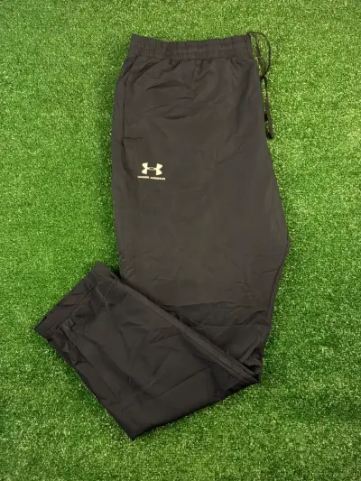 Pantalones deportivos Under Armour negros - miniatura 1