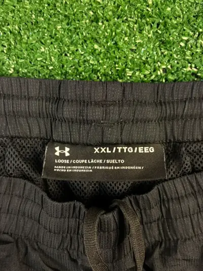 Pantalones deportivos Under Armour negros - miniatura 2