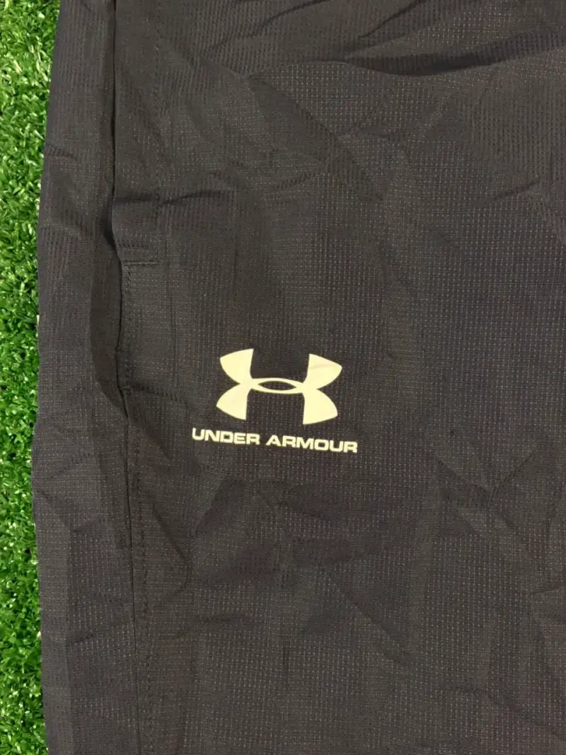 Pantalones deportivos Under Armour negros - 4