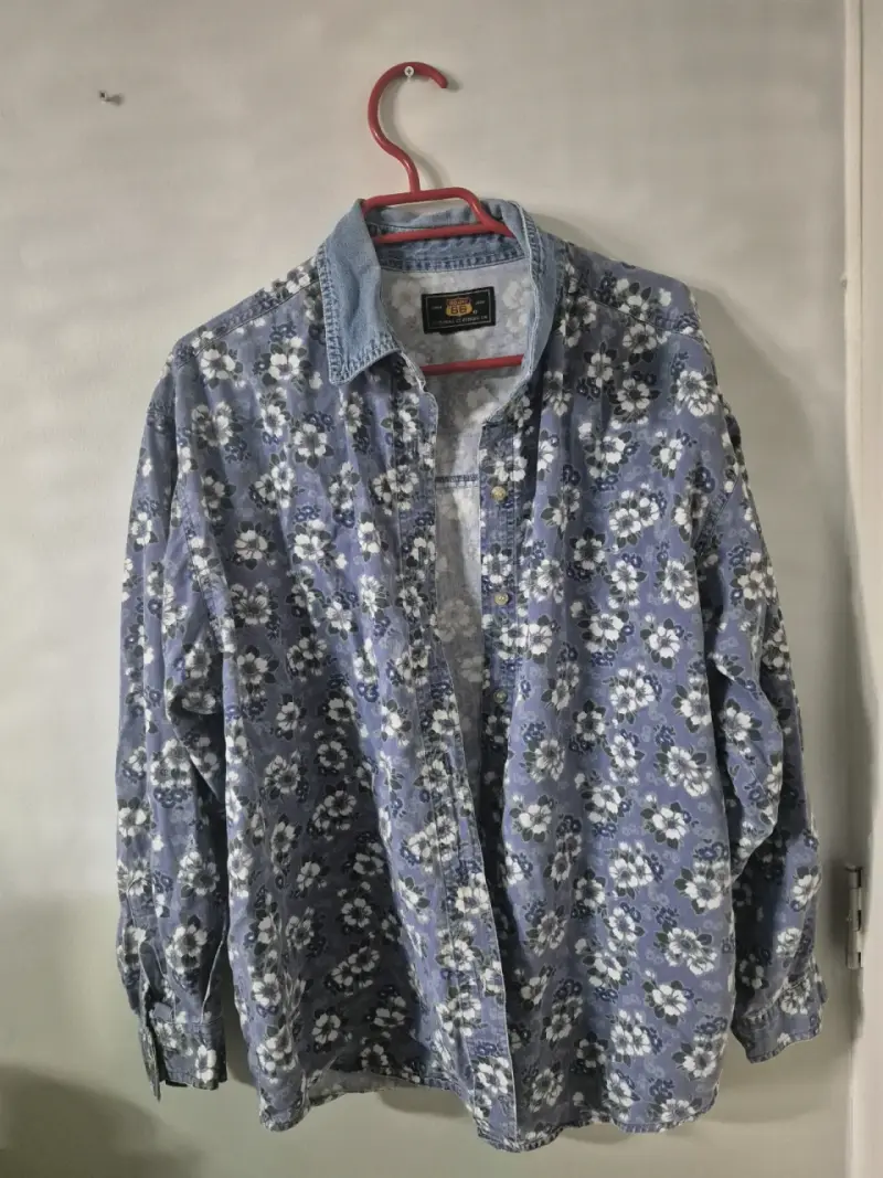 Camisa de mezclilla floral