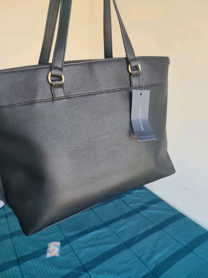 Bolso tote negro Tommy Hilfiger con pouch - 1