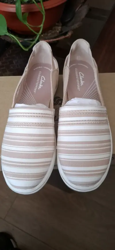 Zapatillas casuales Clarks beige rayadas - miniatura 2