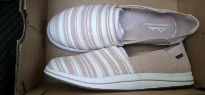Zapatillas casuales Clarks beige rayadas - miniatura 3