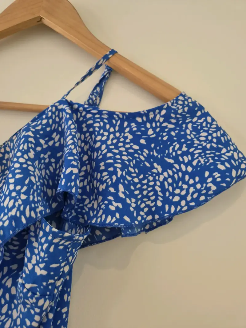 Vestido midi azul con volantes - 3