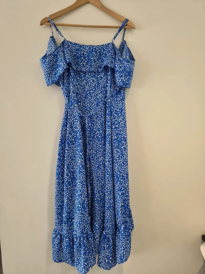 Vestido midi azul con volantes - 4