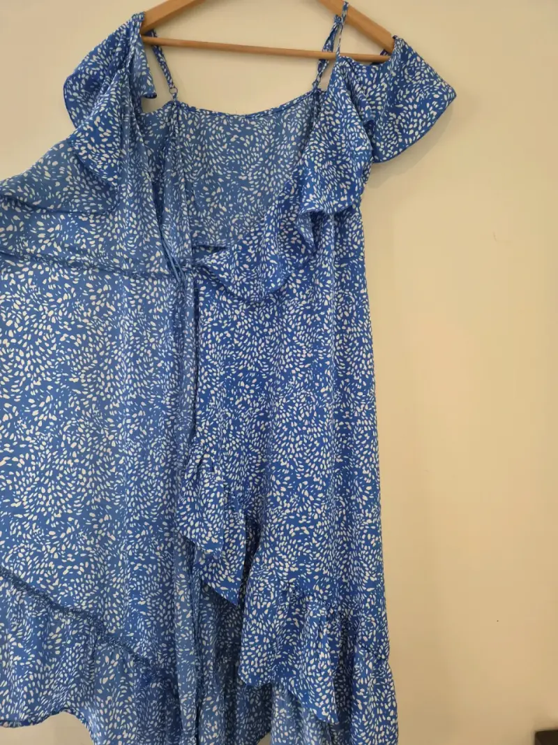 Vestido midi azul con volantes - 5