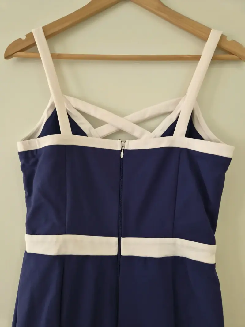 Vestido azul marino con tirantes cruzados - 5