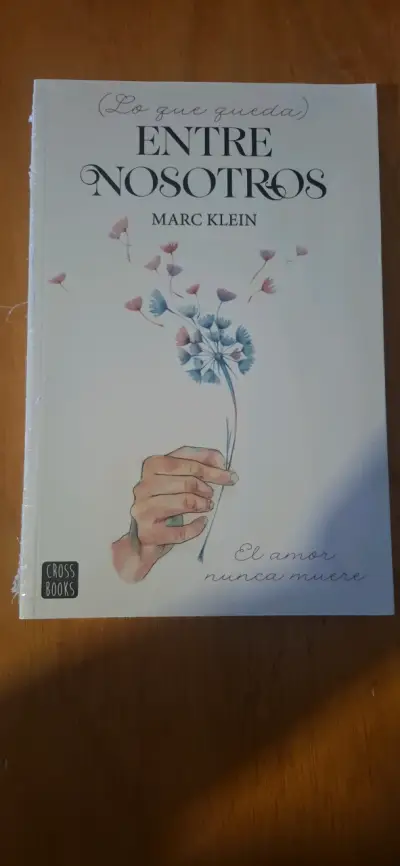 Libro 'Lo Que Queda Entre Nosotros' de Marc Klein - miniatura 1