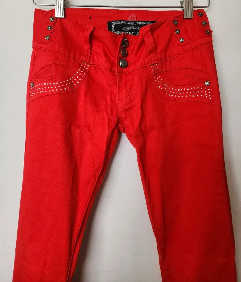Pantalones rojos slim fit, detalles de cristales - 3