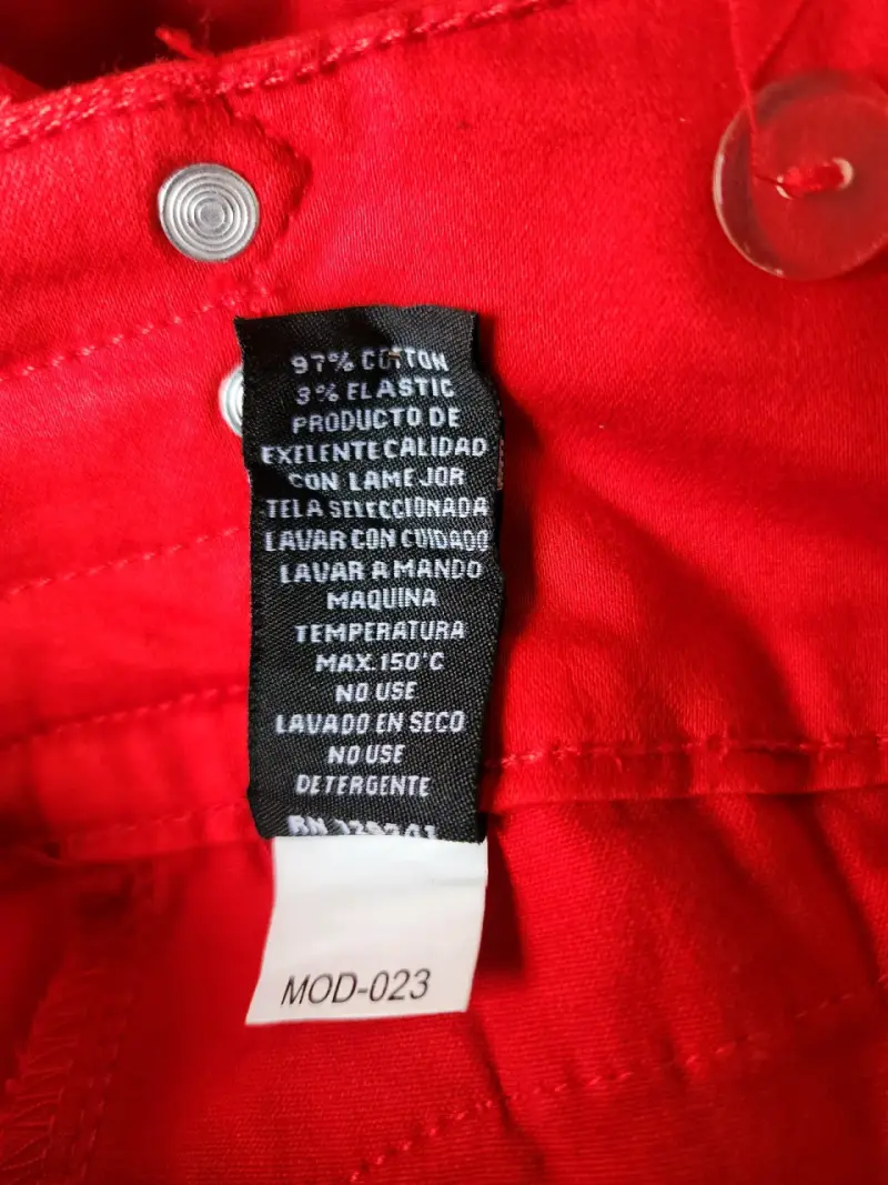 Pantalones rojos slim fit, detalles de cristales - 5