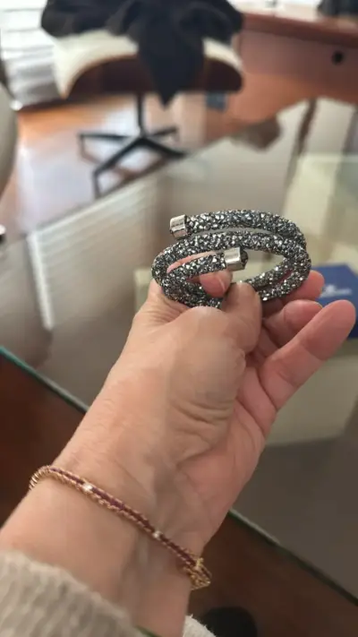 Pulsera Swarovski negra con cristales brillantes - miniatura 2