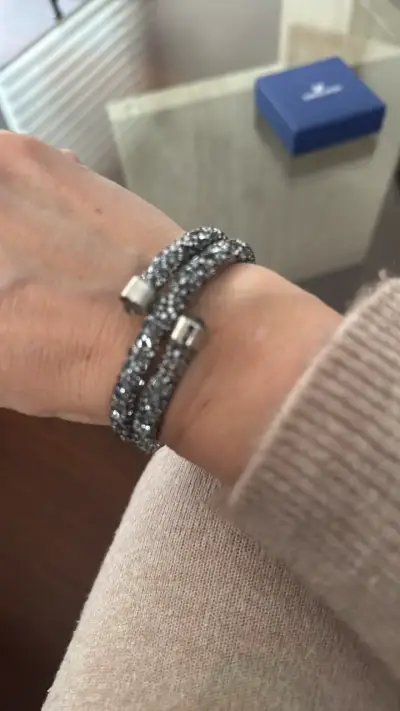 Pulsera Swarovski negra con cristales brillantes - miniatura 4