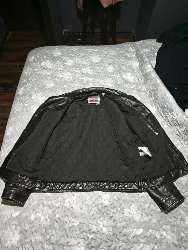Chaqueta de ecocuero marrón Levi's en buen estado - 2