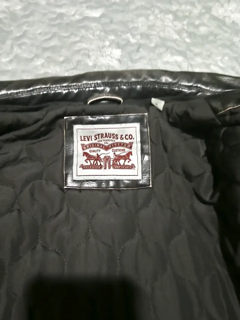 Chaqueta de ecocuero marrón Levi's en buen estado - 3