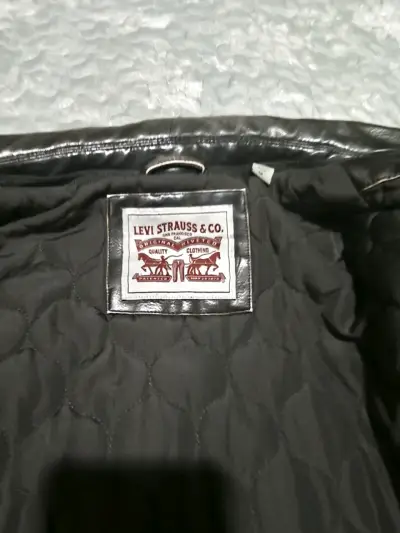 Chaqueta de ecocuero marrón Levi's en buen estado - miniatura 3