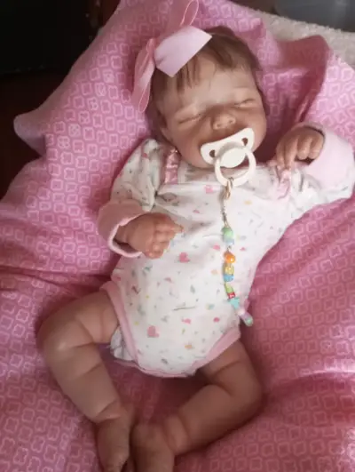 Muñeca reborn bebé con chupete - miniatura 6