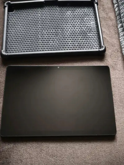 Tablet Huawei MatePad T10 con funda y cargador - miniatura 2