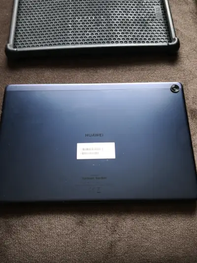 Tablet Huawei MatePad T10 con funda y cargador - miniatura 3