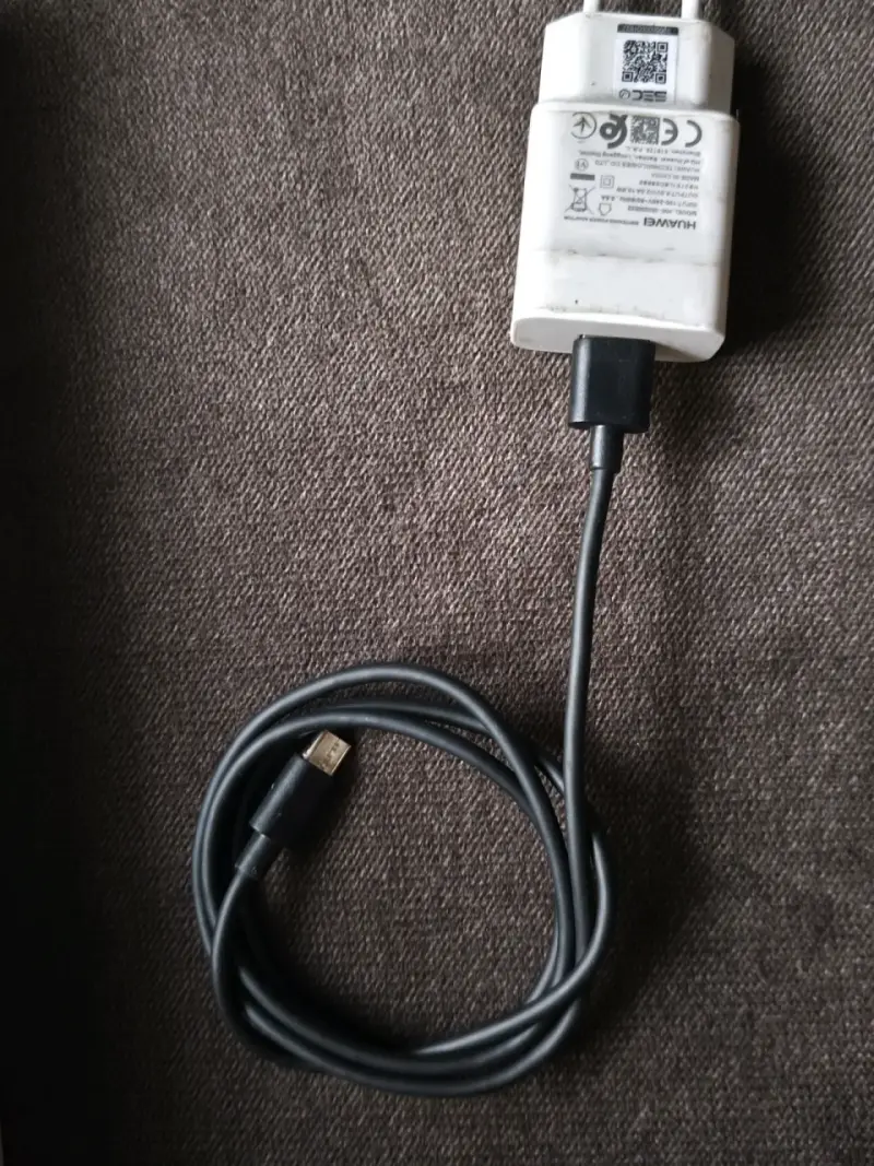 Tablet Huawei MatePad T10 con funda y cargador - 4