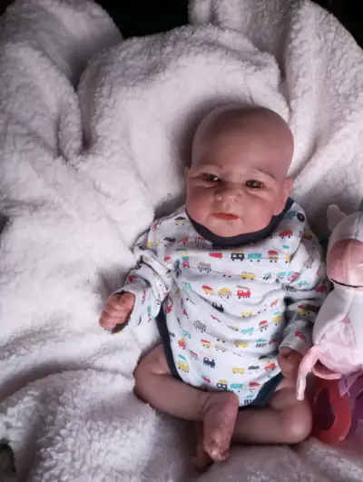 Muñeco reborn bebé realista con chupete - miniatura 1