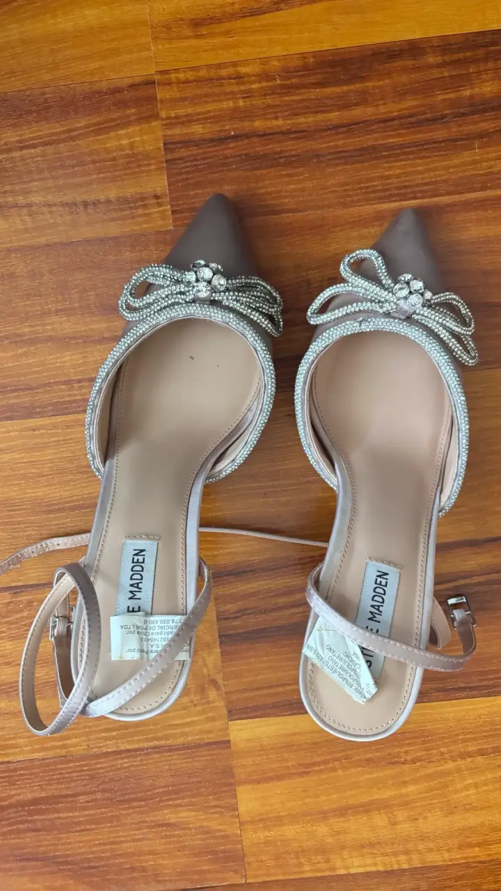Zapatos de tacón Steve Madden con adorno brillante - 1