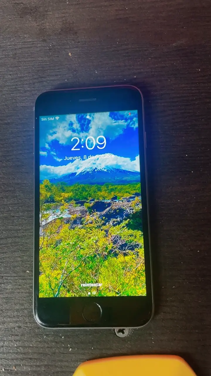iPhone 6s en buen estado con batería al 82% - 1