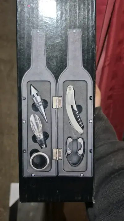 Set de Herramientas para Vino en Estuche Botella - miniatura 1
